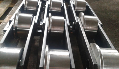 非标链条输送机通常被用在地上的物流运送